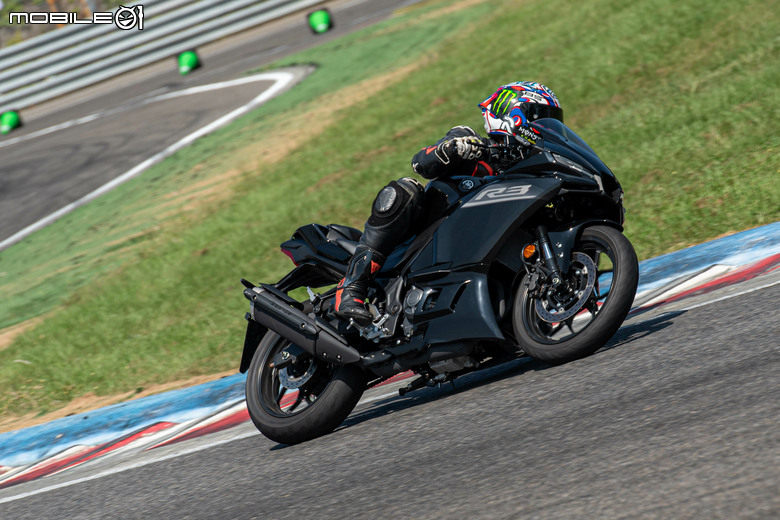 YAMAHA YZF R3/R9賽道試駕｜親和雙缸與靈動三缸，全面釋放R DNA極限性能