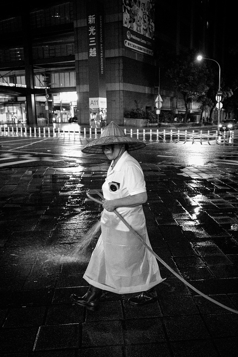 重新發現黑白的魅力｜台灣街頭攝影｜Ricoh GR IV Monochrome