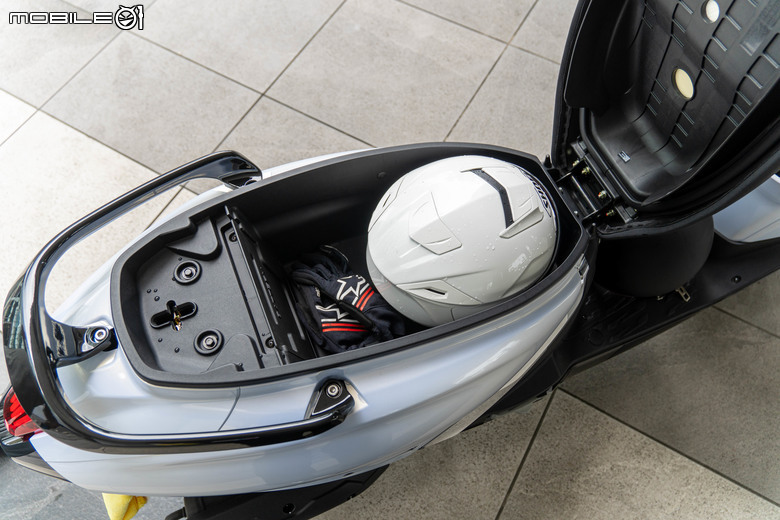 SYM Fiddle 158 DX 電驅版登場，市占率與車款一起電推至最高峰！