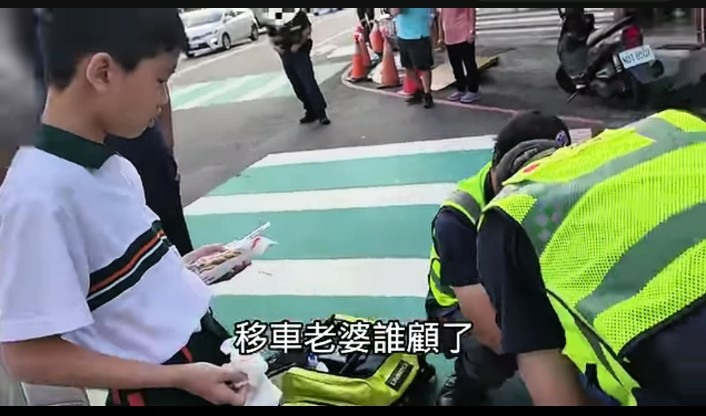 警察把開交通違規單看得比處理事故優先次序高?若真如此,堪稱劣警拖累好警的典範