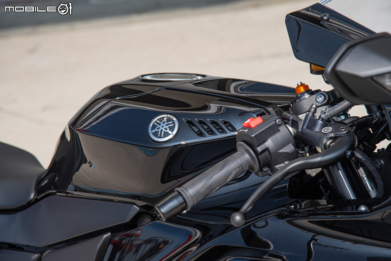 2026 YAMAHA YZF-R7賽道試駕｜不只換造型加電控！操駕體質全面進化的完美玩樂車！