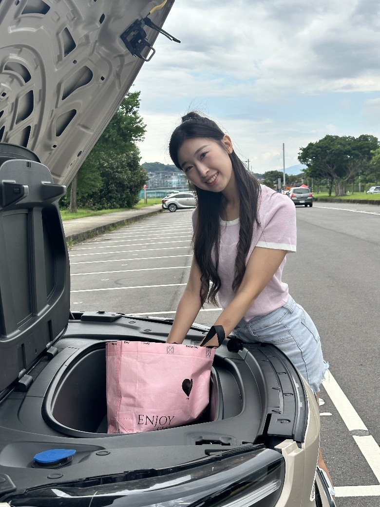 表妹以為Volvo展間只有車，其實不是