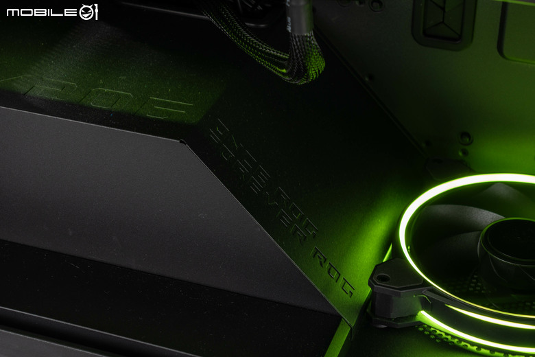 ROG G1000 電競桌機開箱 以獨特 AniMe Holo 投影燈效搭配優秀散熱設計的旗艦 PC