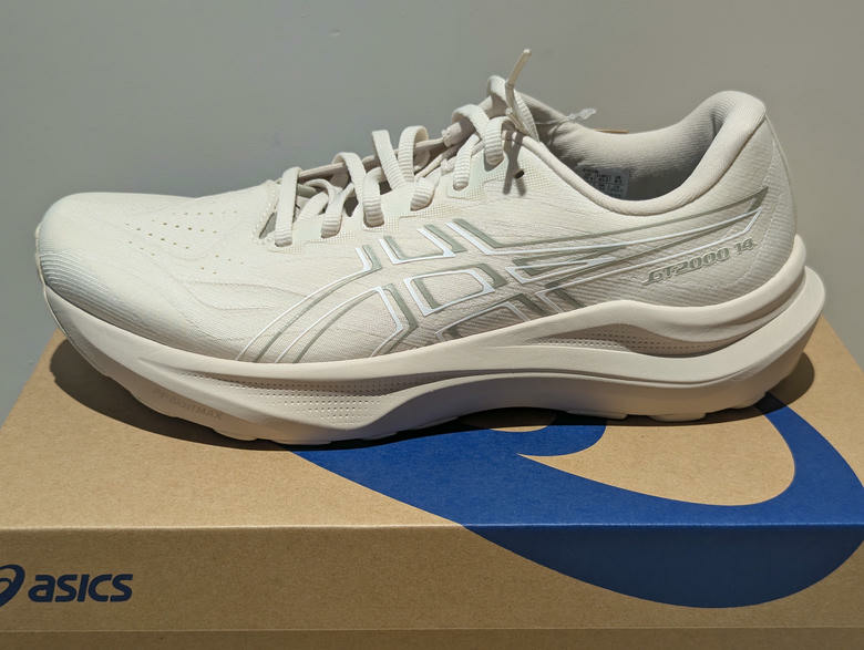 【小氣開箱】ASICS基礎跑鞋GT2000 14代 (中秋烤肉吃多了的贖罪補償)
