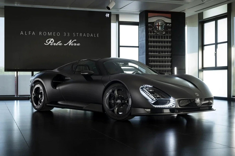 裸碳纖維就是車色！Alfa Romeo 33 Stradale「黑珍珠」全球唯一