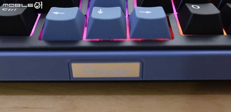 點我看大圖 VIA 軟體支援 Ducky OK-M-98 緊湊型全尺寸入門三模無線機械鍵盤