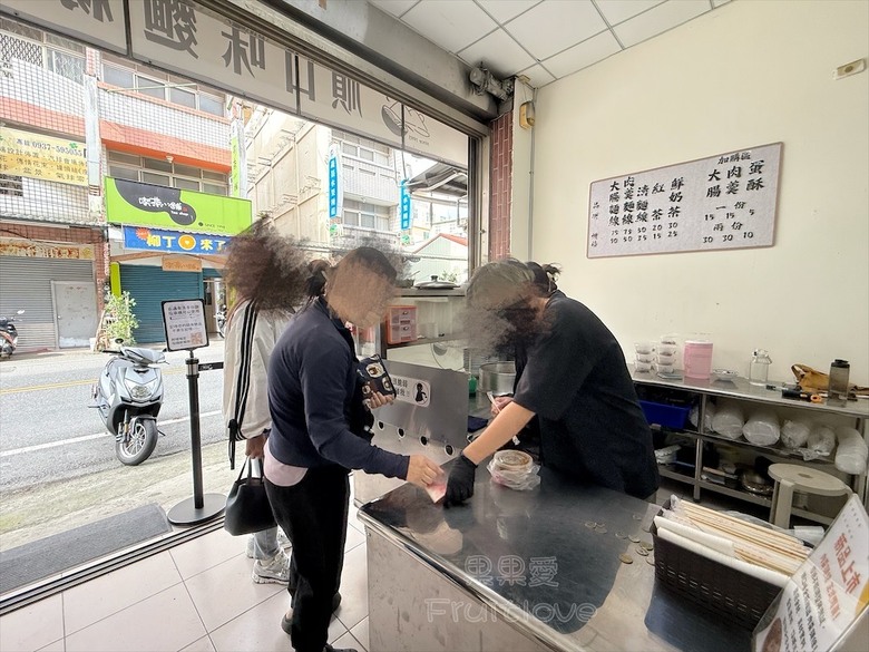 在地30年三代傳承麵線老店!必吃招牌蛋酥大腸、肉羹麵線,寵物友善