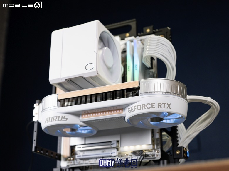木紋 x 白色 美學！技嘉AORUS RTX5080 INFINITY WOOD