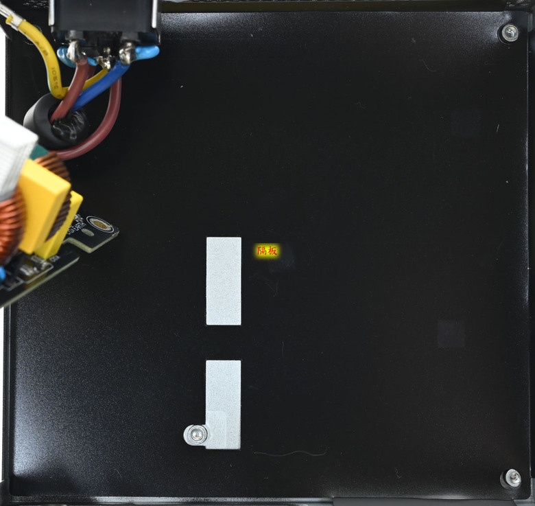 點我看大圖 Thermaltake DOCKPOWER FI 1200W金牌全模組電源開箱