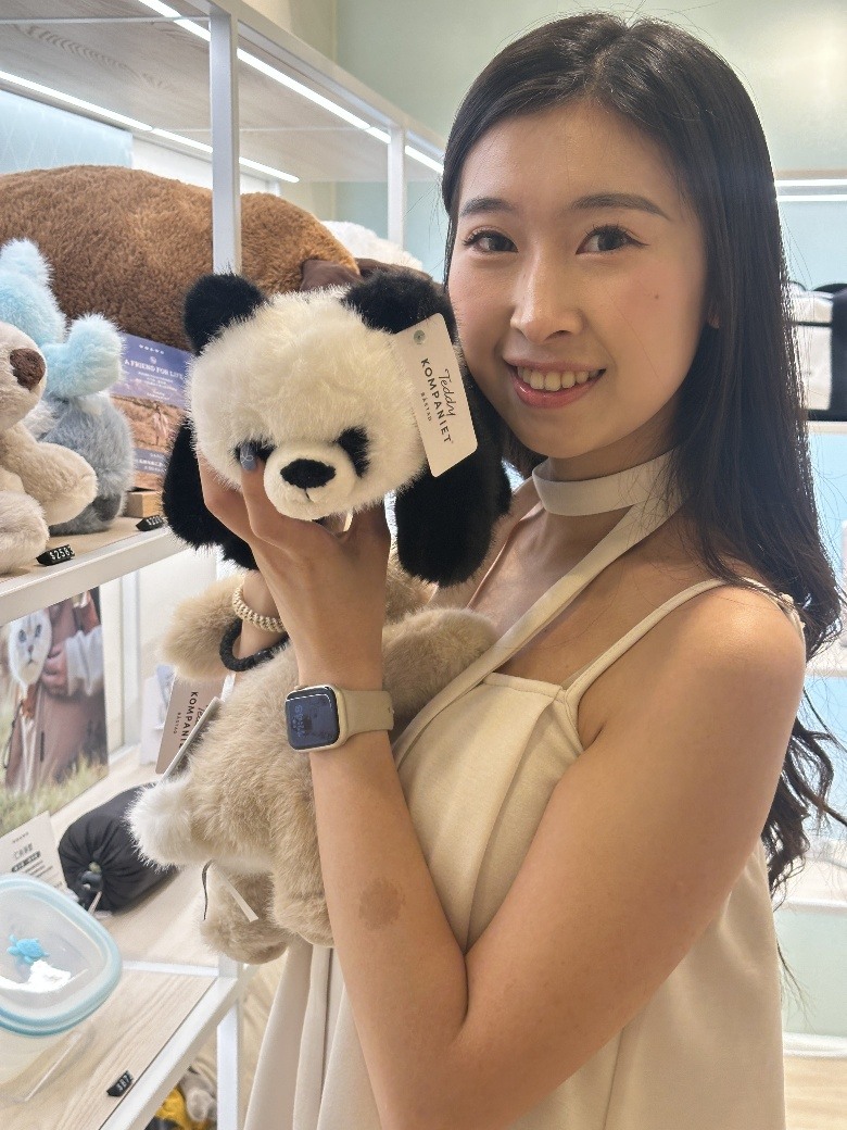 表妹以為Volvo展間只有車，其實不是