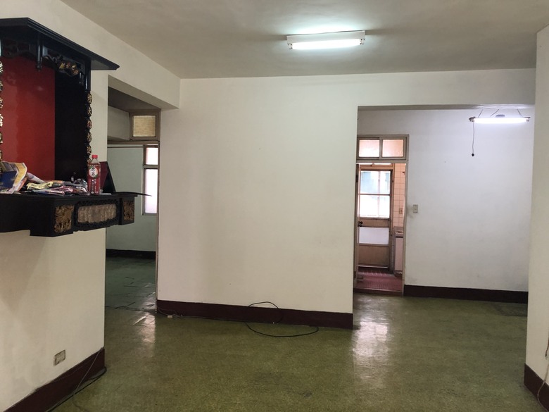 【第一次看老屋:屋主越講越開心,設計師臉色卻越來越白……OS:預算爆了,要說嗎?他還在興奮ㄟ,我…… 疑~!大門沒關上有個縫ㄟ!】