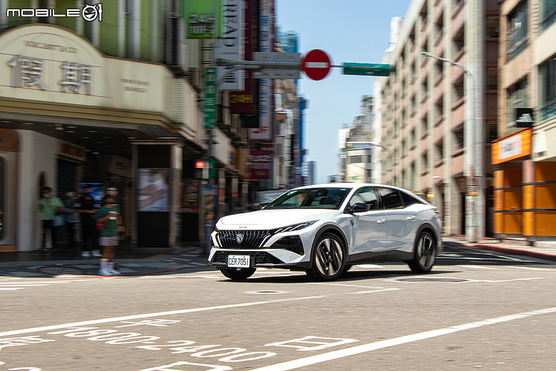 Peugeot 408 小改款試駕|帥只是基本,開過更懂它的動人!