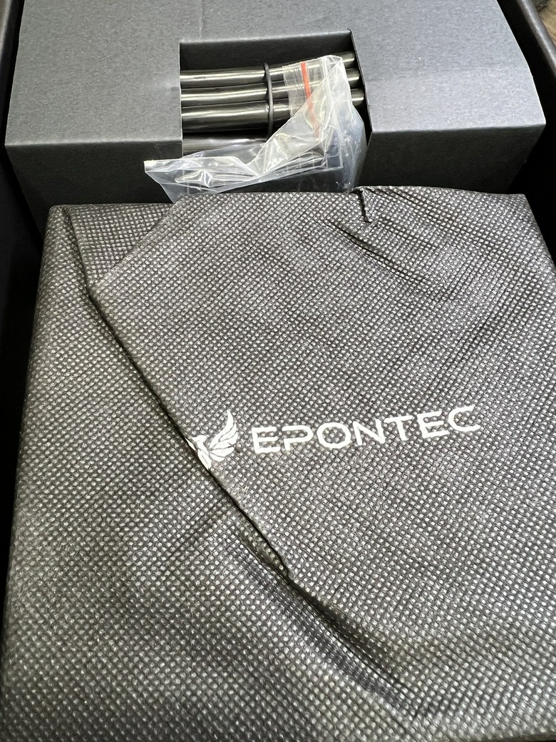 點我看大圖 Epontec MARS 1000W電源 與 Montech TG3玻璃海景機殼開箱