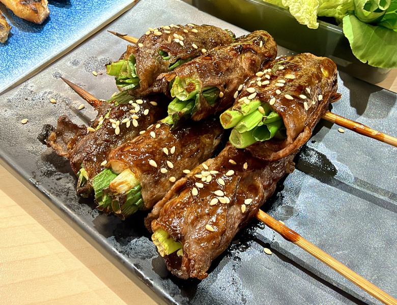 【六張犁火鍋推薦】川鳳港式麻辣雞煲，一鍋兩吃超特別！299元自助吧吃到飽