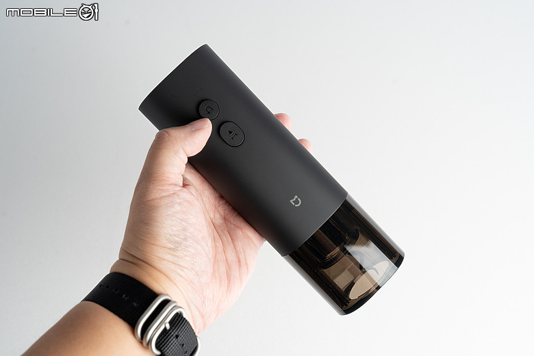 小米米家電動紅酒開瓶器值得買嗎?雙鍵操作、內建割箔刀優缺點一次看