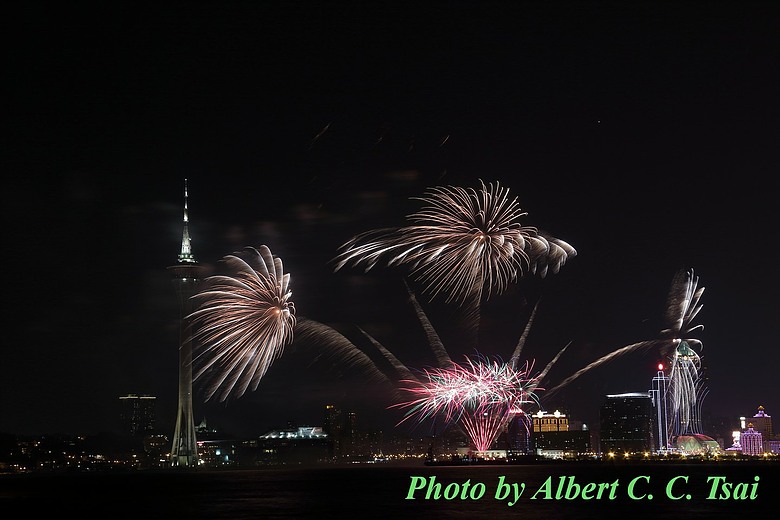 【夜空詩篇】璀璨盛放的濠江煙花：2015澳門國際煙花節台灣隊奪冠視覺饗宴