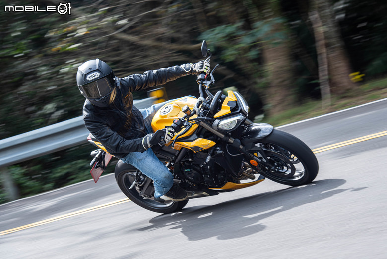 點我看大圖 Triumph Trident 800 試駕|西裝暴徒展新貌,三缸魅力任逍遙