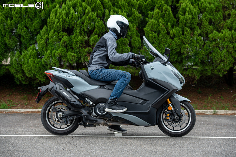 YAMAHA TMAX 560 TECH MAX 試駕｜羊皇無須多言，無可取代的王者