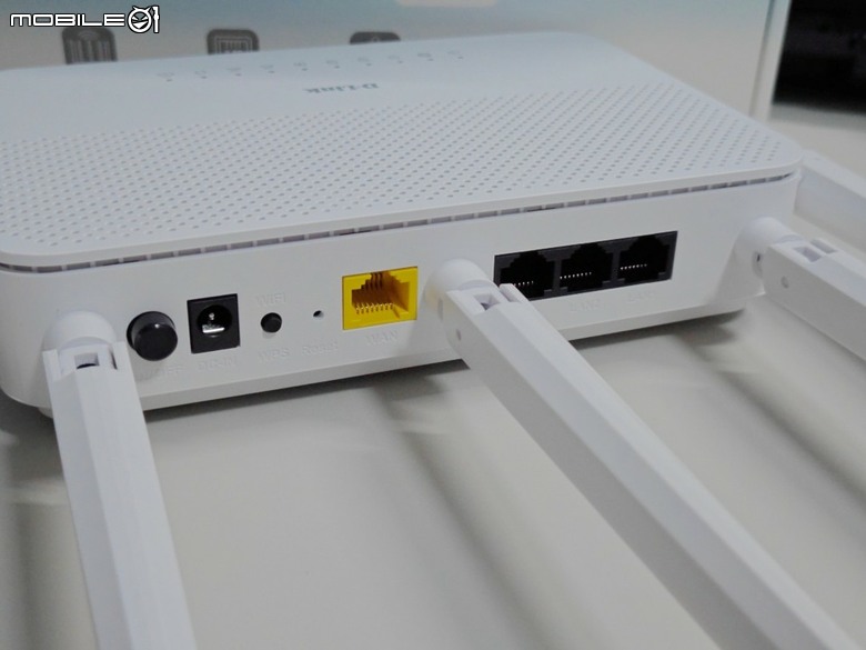 D-Link C36 無線路由器開箱 | 簡單安裝、配件介紹與 100M 光世代測速