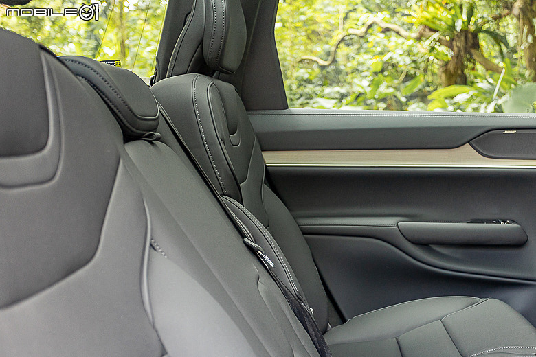 Volvo EX90 試駕|以北歐氛圍重新定義旗艦,引領品牌邁入新世紀的純電七人休旅!