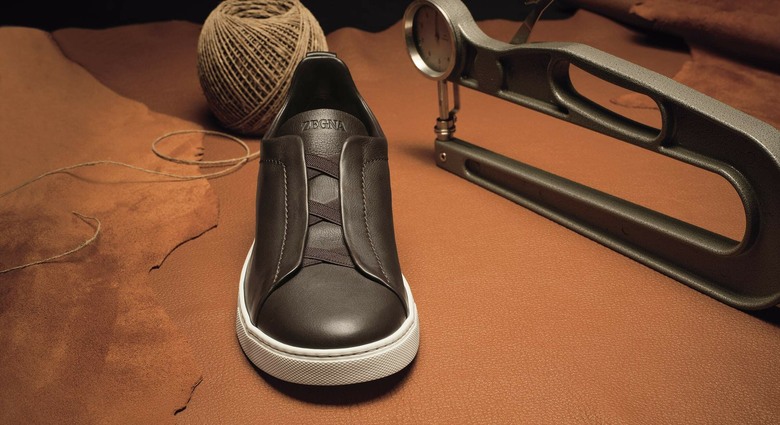 點我看大圖 懶人鞋:Zegna Triple Stitch vs. Berluti Fast Track Slip On
