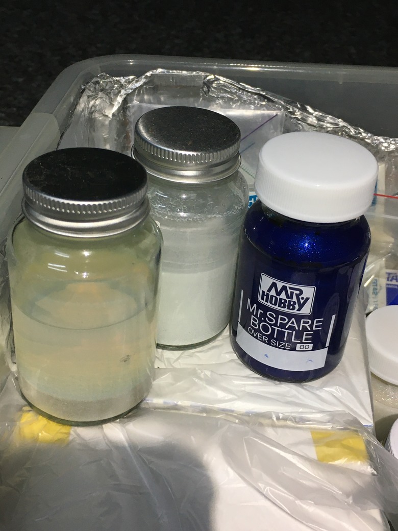 Tesla 珍珠白油漆準備