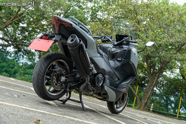 YAMAHA TMAX 560 TECH MAX 試駕｜羊皇無須多言，無可取代的王者