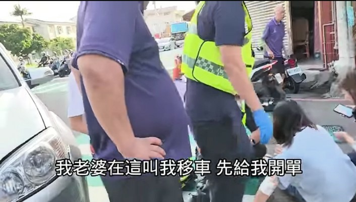 警察把開交通違規單看得比處理事故優先次序高?若真如此,堪稱劣警拖累好警的典範