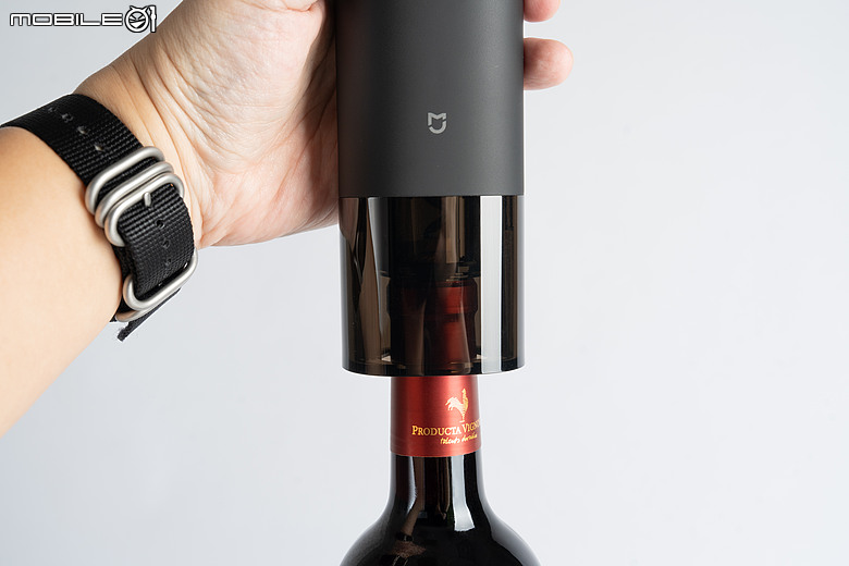 小米米家電動紅酒開瓶器值得買嗎?雙鍵操作、內建割箔刀優缺點一次看