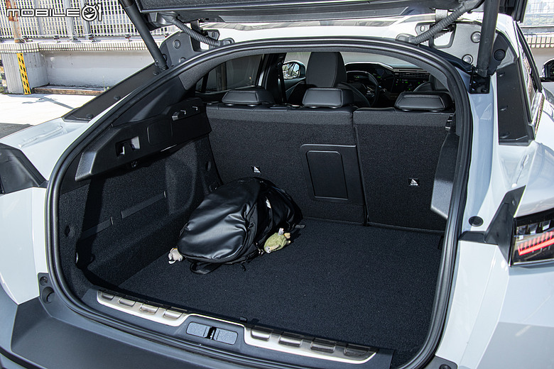 Peugeot 408 小改款試駕|帥只是基本,開過更懂它的動人!