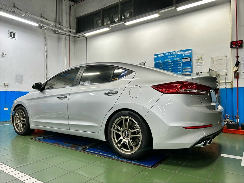 Hyundai Elantra 關箱文