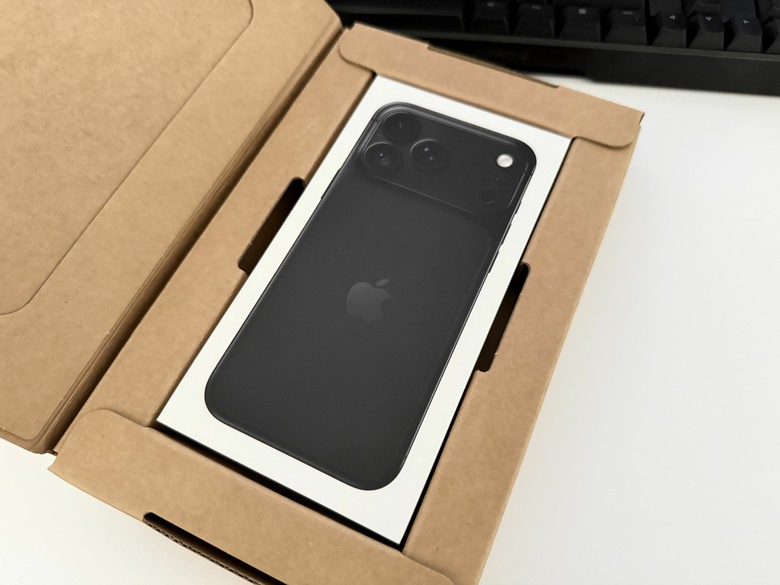 iPhone 18 Pro Max 期待已久的黑色經典色入手開箱