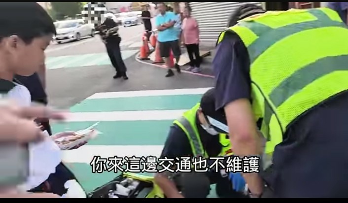 警察把開交通違規單看得比處理事故優先次序高?若真如此,堪稱劣警拖累好警的典範
