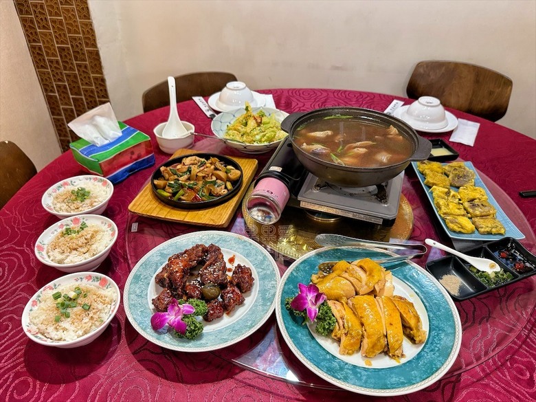 復古老宅道地台菜餐廳推薦，必吃招牌玉米雞、老菜脯蛤蜊雞，寵物友善/包廂聚餐