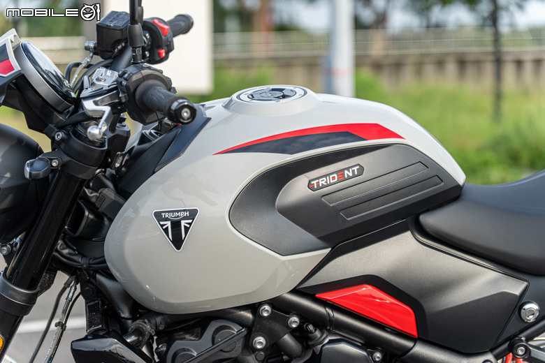 點我看大圖 Triumph Trident 800 試駕|西裝暴徒展新貌,三缸魅力任逍遙