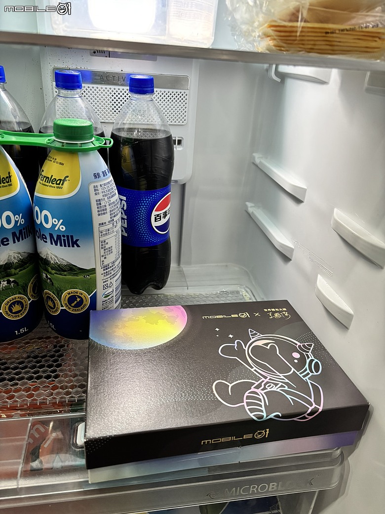 點我看大圖 【開箱+閱讀】Mobile01 中秋禮盒裡的意外驚喜|莎士比亞烘焙坊 × 王鵬傑《出陣》