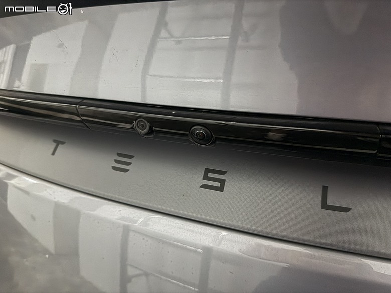 點我看大圖 PAPAGO X898 實裝分享|煥新 Model Y 專用電子後視鏡,裝完才知道原廠哨兵不夠用
