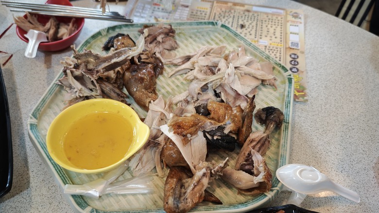 我們家的三天兩夜南投之旅 - 頂級民宿秋山居 / 春秋山林 / 埔里汶米食坊 / 妮娜巧克力城堡 / 七里香甕窯雞 / 日月潭大淶閣飯店 / 日月行館星空酒廊 / 蠻荒咖啡