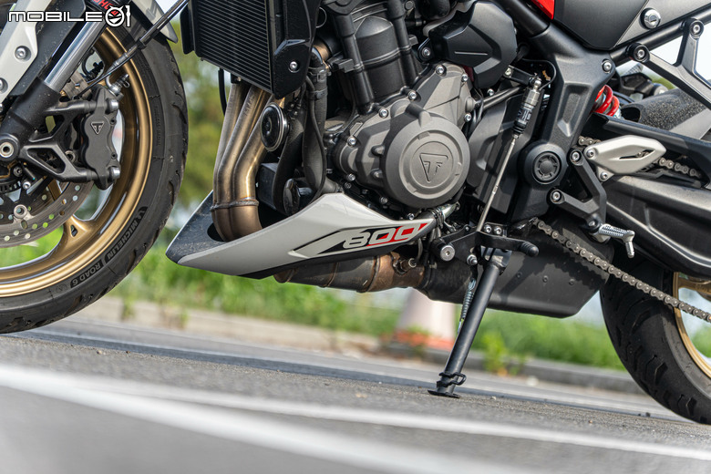 點我看大圖 Triumph Trident 800 試駕|西裝暴徒展新貌,三缸魅力任逍遙