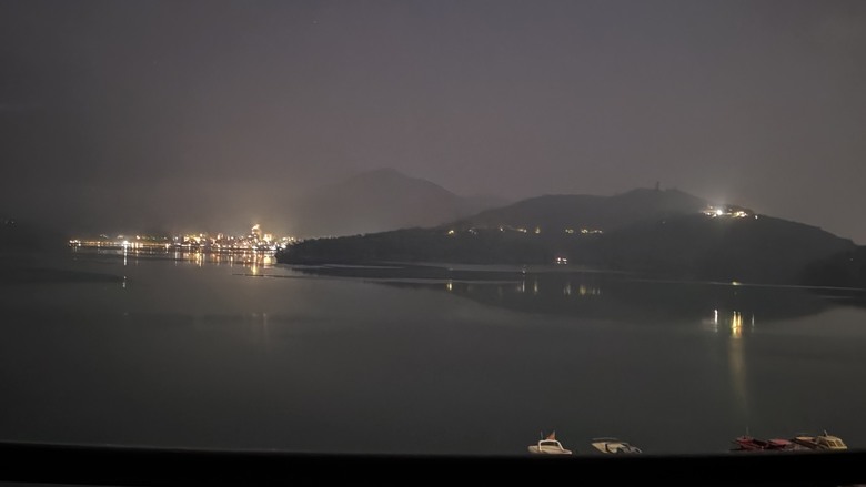 我們家的三天兩夜南投之旅 - 頂級民宿秋山居 / 春秋山林 / 埔里汶米食坊 / 妮娜巧克力城堡 / 七里香甕窯雞 / 日月潭大淶閣飯店 / 日月行館星空酒廊 / 蠻荒咖啡