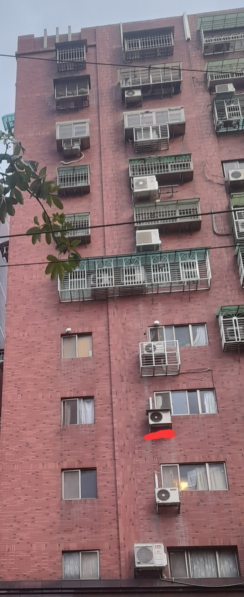 大樓外牆冷氣室外機位置
