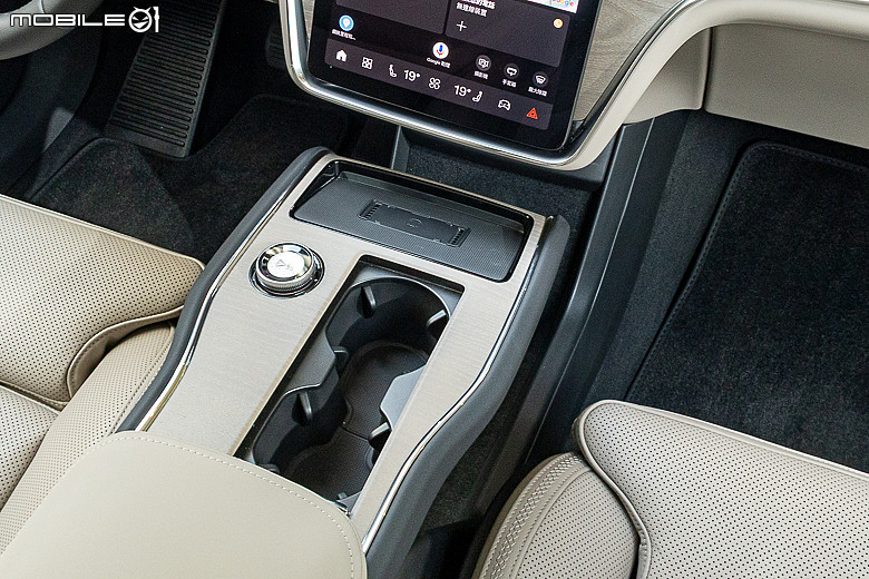 【採訪】Volvo EX90 295 萬元起上市,首月入主 Plus 車型享 3 萬元升級雙前座冷熱通風座椅!