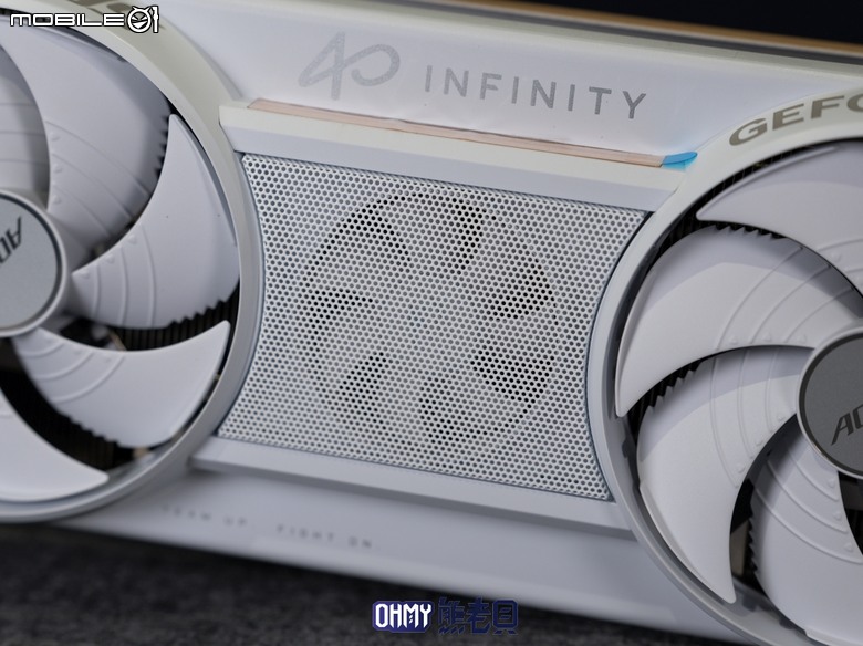 木紋 x 白色 美學！技嘉AORUS RTX5080 INFINITY WOOD
