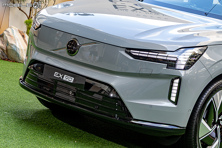 【採訪】Volvo EX90 295 萬元起上市,首月入主 Plus 車型享 3 萬元升級雙前座冷熱通風座椅!