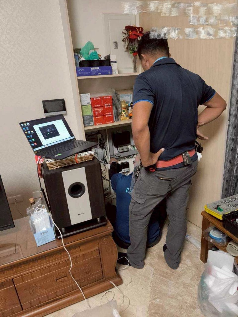 ［分享］高雄鳳山透天弱電施工：新舊線分層收束、主機歸位，網路由龜速升到525/上傳515，對講機整合門禁手機開門！
