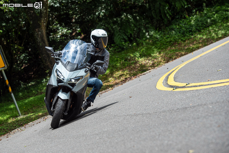 YAMAHA TMAX 560 TECH MAX 試駕｜羊皇無須多言，無可取代的王者
