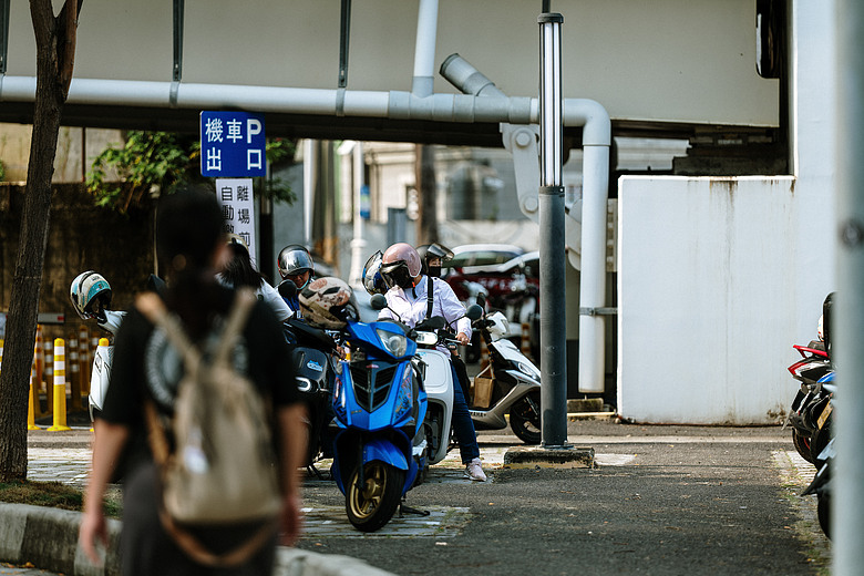 點我看大圖 7Artisans AF 135mm F1.8 MAX 開箱|價格親民的空氣切割鏡