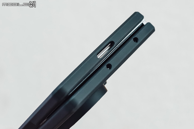 UAG x 三星 Z Fold8 / Fold8 Ultra / Flip8 保護殼｜內建磁吸 360° 支架、軍規輕薄之選！