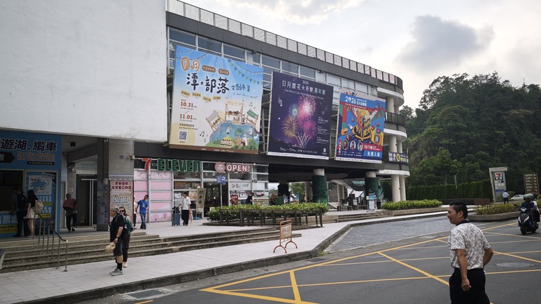 我們家的三天兩夜南投之旅 - 頂級民宿秋山居 / 春秋山林 / 埔里汶米食坊 / 妮娜巧克力城堡 / 七里香甕窯雞 / 日月潭大淶閣飯店 / 日月行館星空酒廊 / 蠻荒咖啡