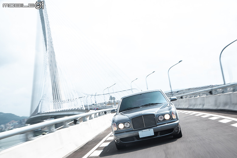 老派機械與電氣化時代的相遇｜Bentley Arnage T與Flying Spur Hybrid